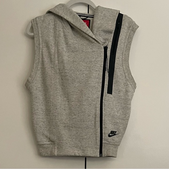 Nike Tech Fleece Vest - Picture 3 of 9